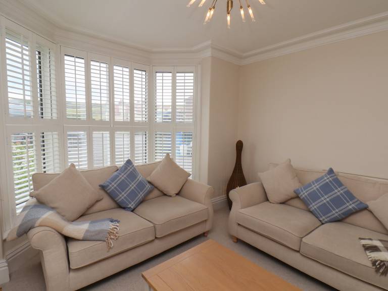 Cottage with yard | Beach view — photo 4