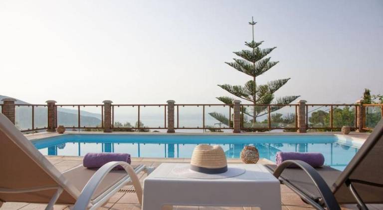 Villa with BBQ, yard & private pool in Kefalonia
