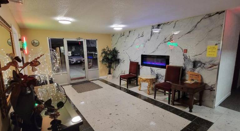 GRIZZLY MOTEL in Swan Hills, AB