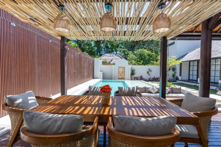 Villa with pool, grill & patio — photo 3