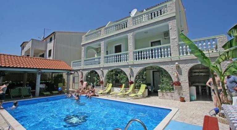 Bed & Breakfast  Pula