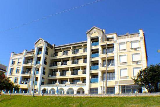 Serviced apartment with pool, patio & BBQ in Florianópolis