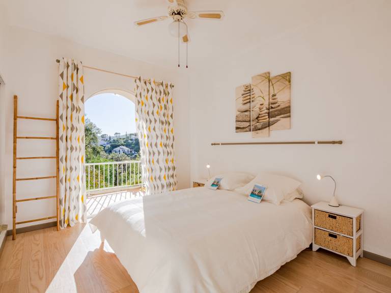 Vacation home with terrace, BBQ & garden | Sea view — photo 4