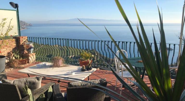 B&B La Terrazza Sul Mare Taormina in Letojanni