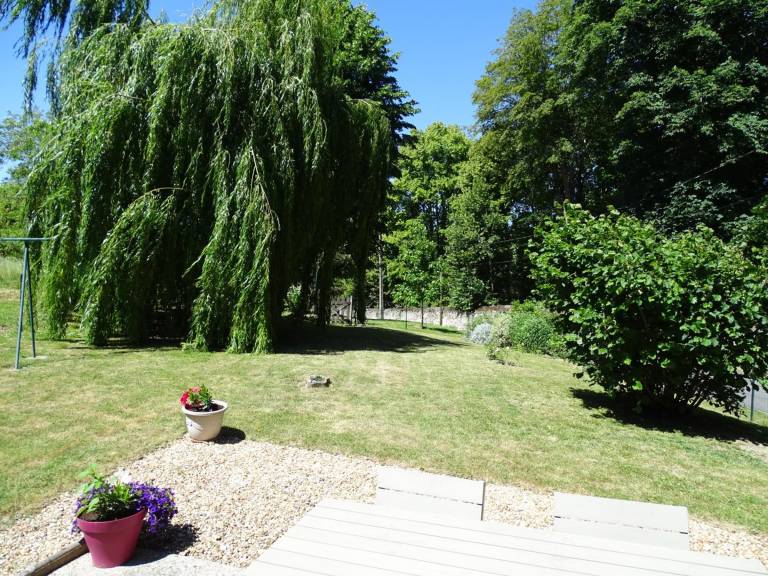 Cottage with BBQ & yard — photo 5
