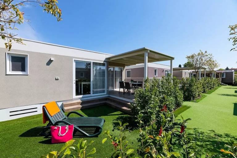 Mobile home with sauna, pool & terrace in Lazise