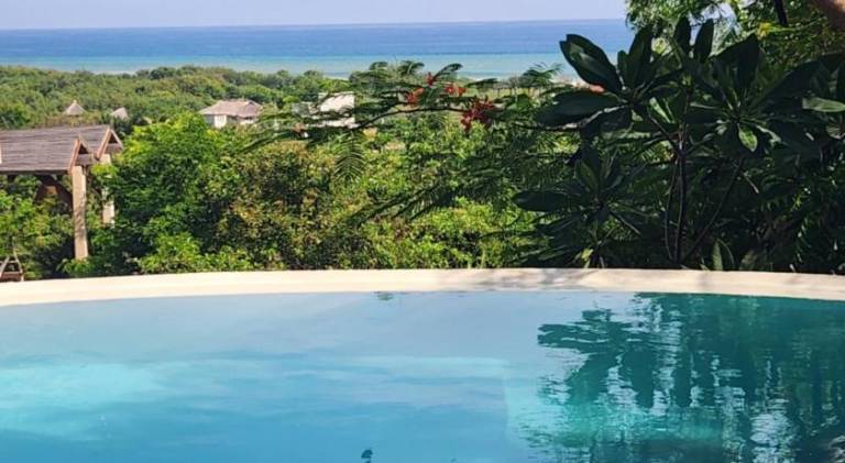 Rental apartment with yard, patio & private pool | Beach nearby | Pets allowed in Oaxaca