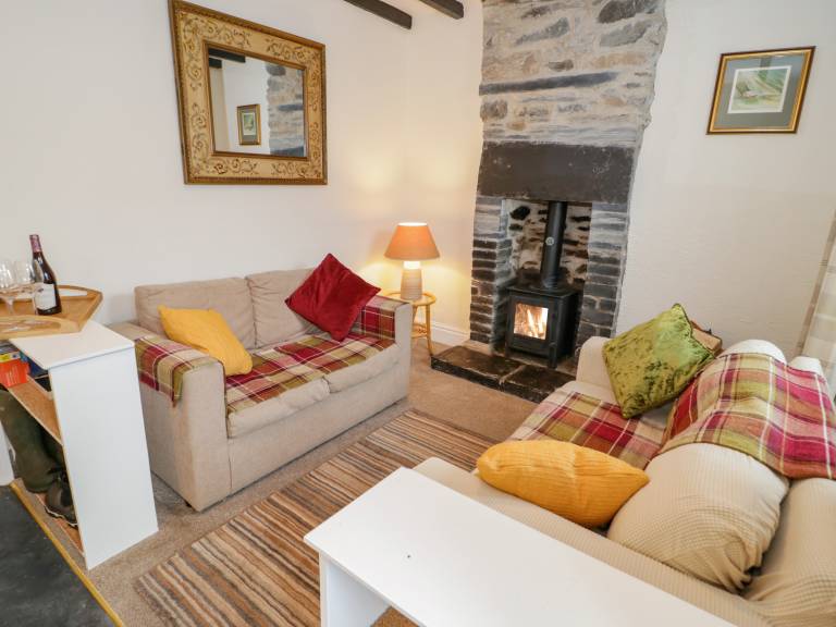 Cottage with garden — photo 4