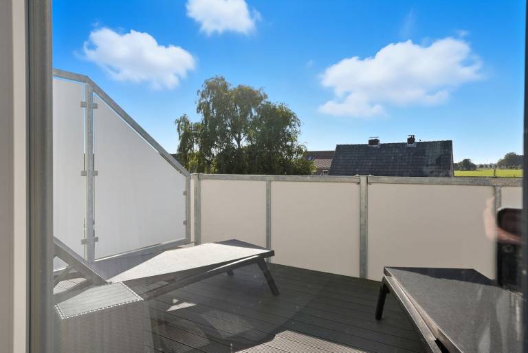 Spacious Deichloft Holiday Home with Balcony, Terrace and Modern Amenities — photo 2