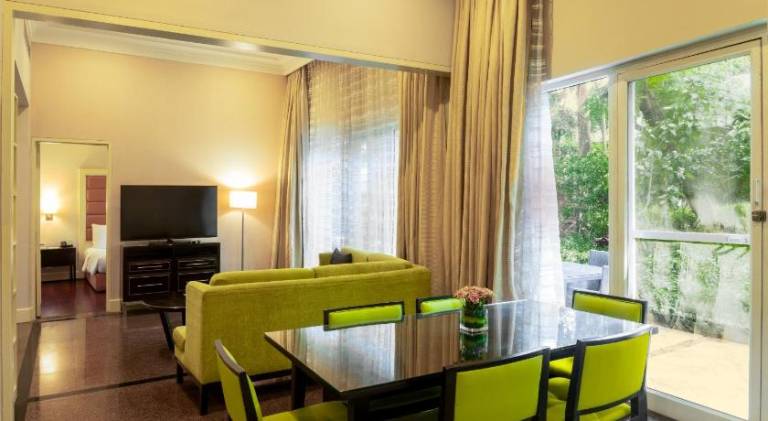 Lakeside Chalet, Mumbai - Marriott Executive Apartments — photo 2