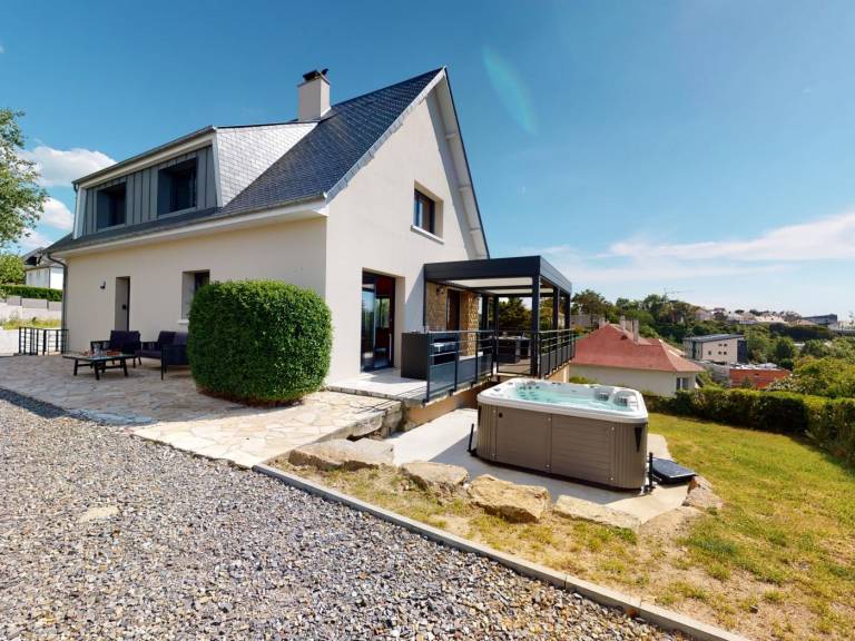 Gite with yard, barbeque & terrace | Sea view — photo 5