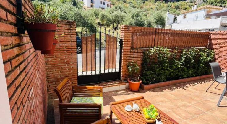 Vacation home with pool, patio & grill in Ronda