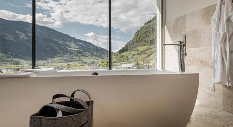 Hotel Norica - Thermenhotels Gastein mit dem Bademantel direkt in die Therme — photo 3