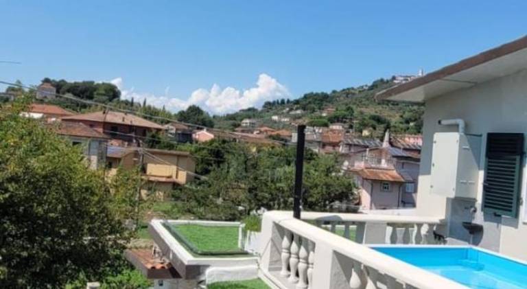 Holiday apartment with private pool, jacuzzi & terrace | Pets are welcome in Ameglia