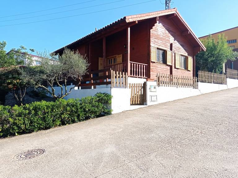 Apartment 'Fuente Vilda' with Private Terrace, Private Garden and Air Conditioning in Logroño