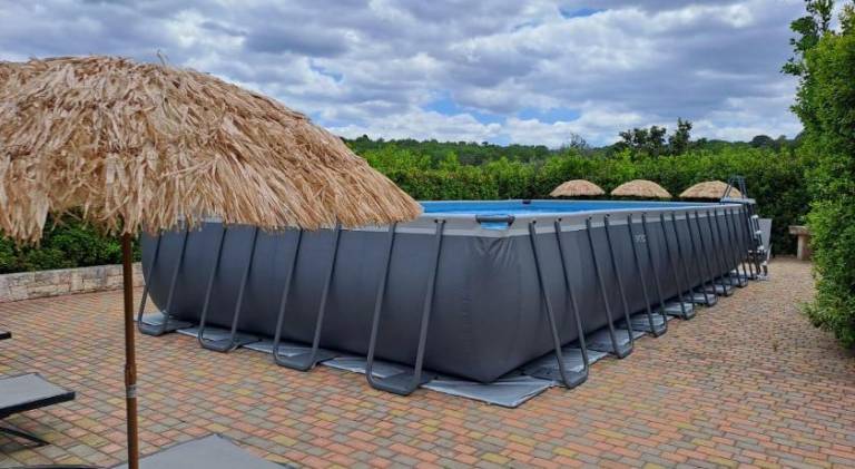 Vacation home with yard, BBQ & pool | Pet-friendly — photo 2