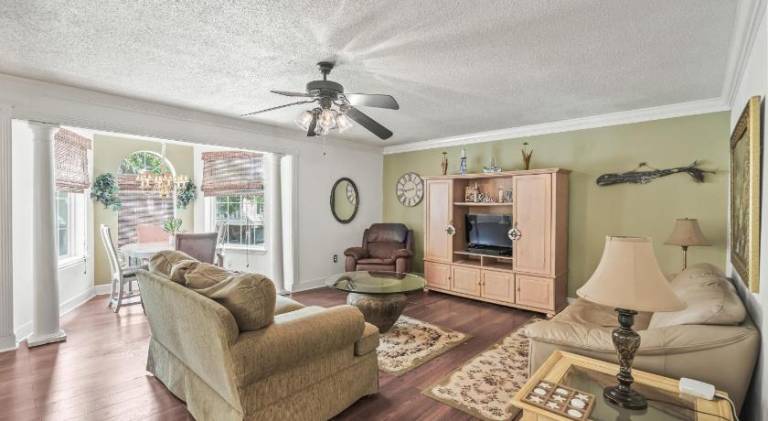 House with 2 rooms for 8 persons in Garden City, SC