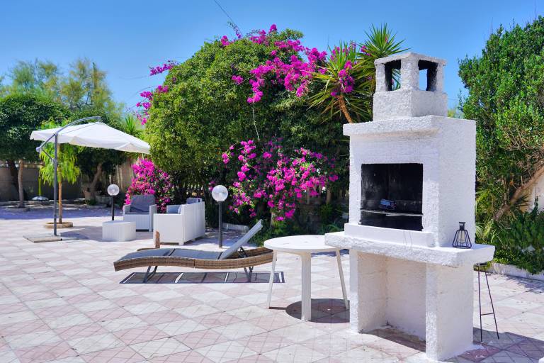 Charming villa with grill, patio & yard | Sea view | Next to the beach | Pets allowed — photo 4