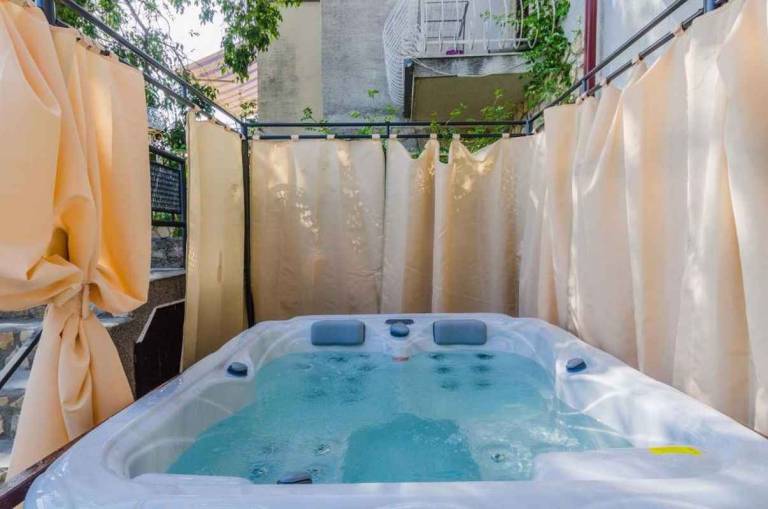 Holiday apartment with jacuzzi and sea view — photo 2
