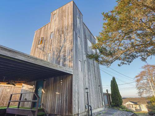 House Coos Bay