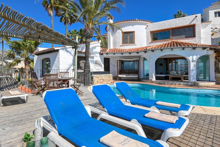 Vacation home with private pool, barbecue & jacuzzi — photo 2