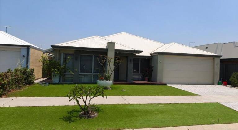 302 m&sup2; Ferienhaus