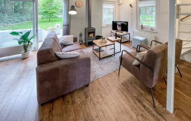 Cozy holiday bungalow with a box bed for the children