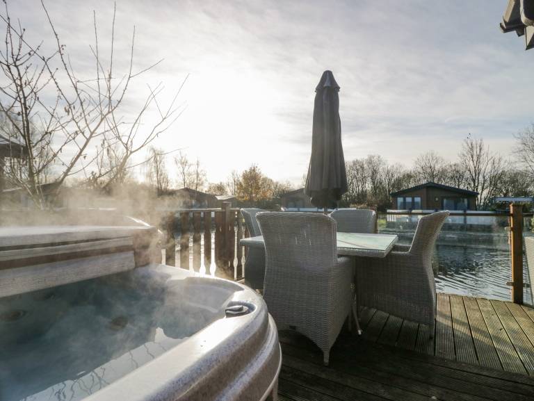 Cottage with jacuzzi & garden — photo 3