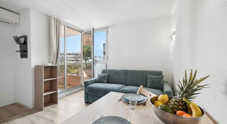 House with patio & private pool in Menton