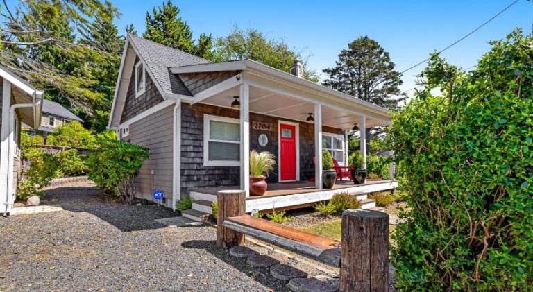 House | Beach nearby | Pets allowed in Lincoln City, OR