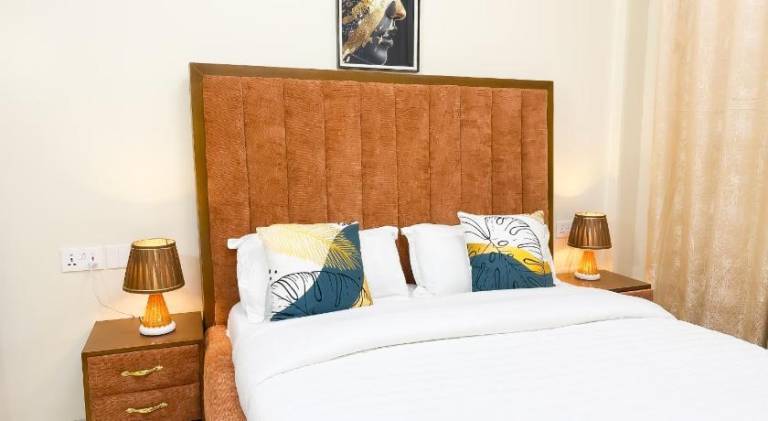 Serviced apartment with patio | Pets allowed — photo 3