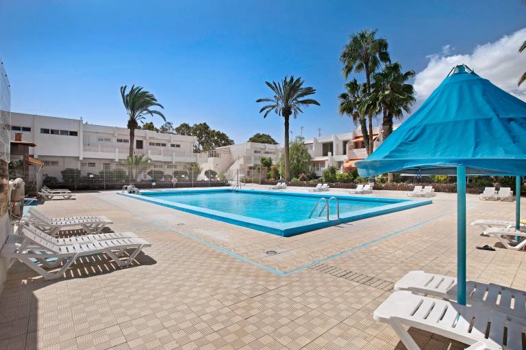 Rental apartment with terrace, pool & fast internet | Garden view | Pet-friendly — photo 2