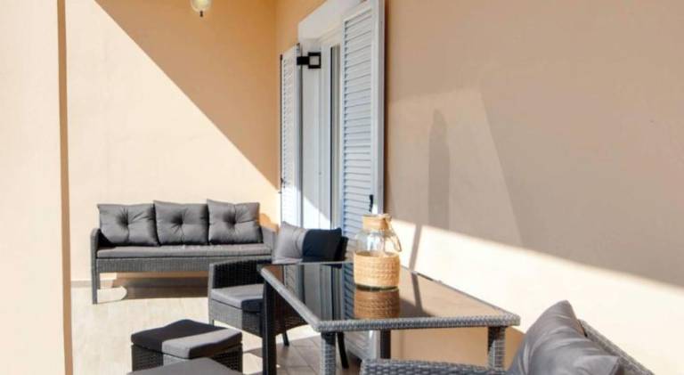 House with garden & patio — photo 4