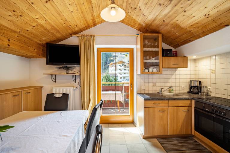 Apartment 'Gartnerhof Sonnenblume' with Mountain View, Shared Garden and Wi-Fi — photo 4