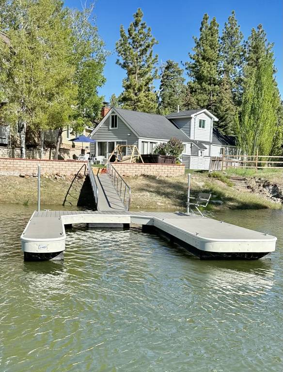 Cabin with patio, hot tub & grill | Lake view — photo 4