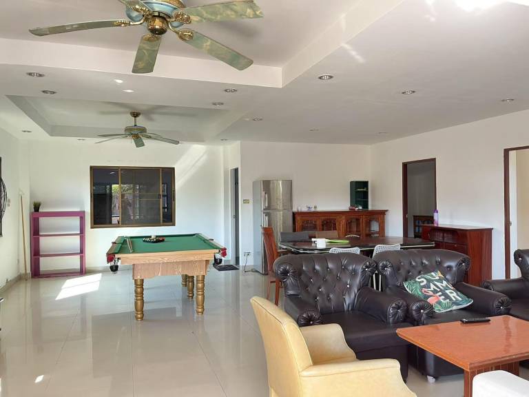 Big villa with jacuzzi, pool & grill | Close to the beach | Perfect for remote work | Pets are welcome — photo 5
