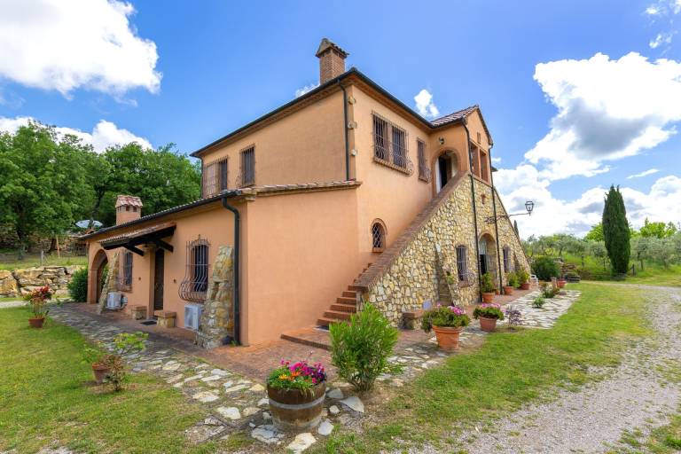 Villa with barbeque, yard & private pool — photo 4