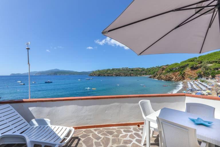 Apartment 'Villa Oda - Trilocale Sul Mare' with Sea View, Wi-Fi and Air Conditioning — photo 2