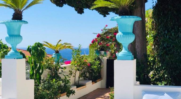 Charming serviced apartment with yard & patio | Close to the beach | Pets are welcome in Menton
