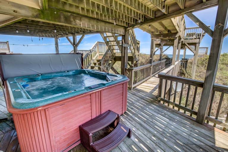 Duck Down Oceanfront Hot Tub Duck — photo 4