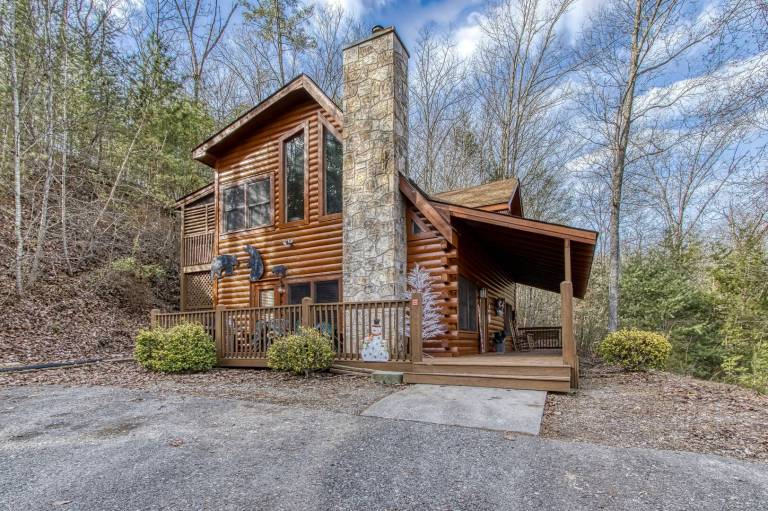 Child-friendly cabin with private pool | Pets are welcome in Pigeon Forge, TN