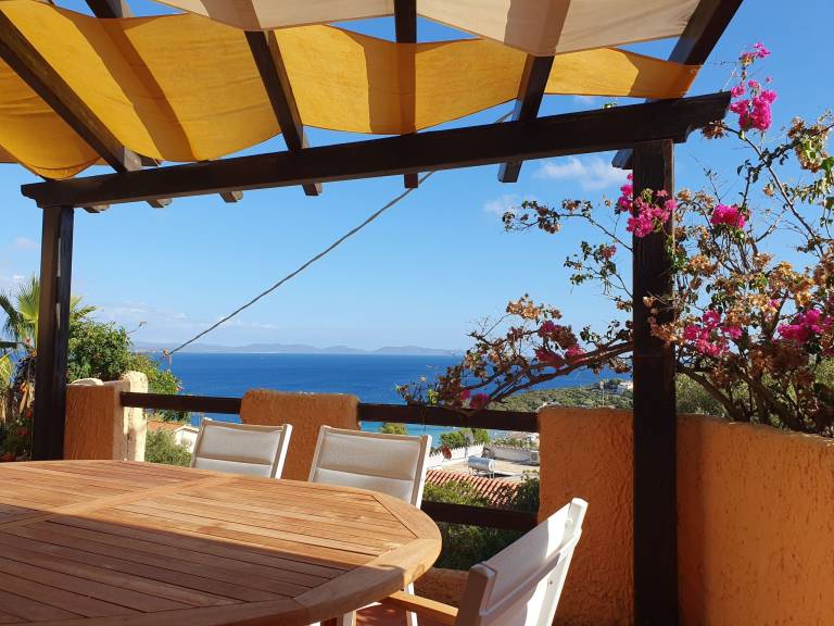 House with BBQ, yard & terrace — photo 3