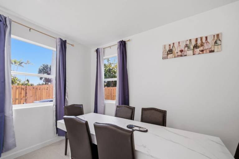 Children-friendly ample rental apartment with patio & yard | Pets allowed — photo 5