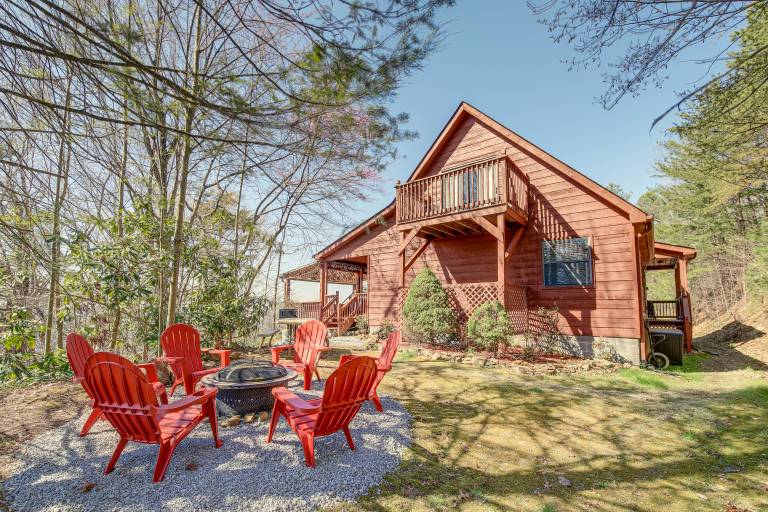 Secluded Sevierville Cabin: Hot Tub & Mtn Views! in Sevierville, TN