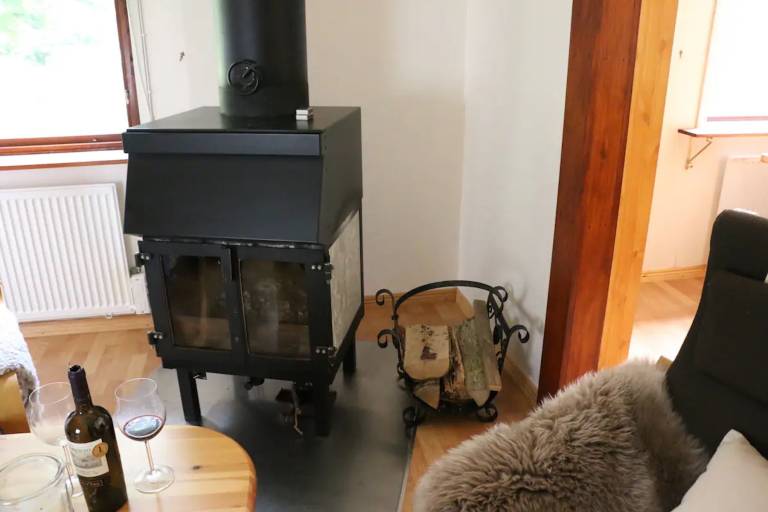 Vacation home with barbecue & yard — photo 5