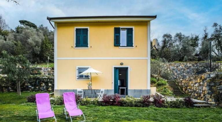 Apartment with garden & patio in Chiavari