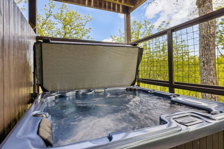 Child-friendly cabin with pool, hot tub & barbecue | Mountain view | Pet-friendly — photo 3