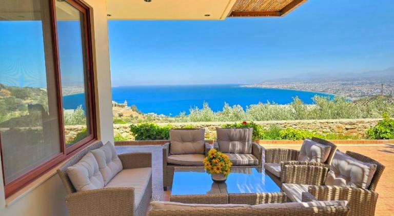 Villa with patio, private pool & BBQ | Suitable for remote work — photo 3
