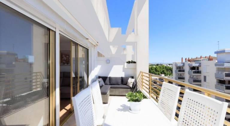 Prime Location Penthouse with Stunning Sea Views — photo 4