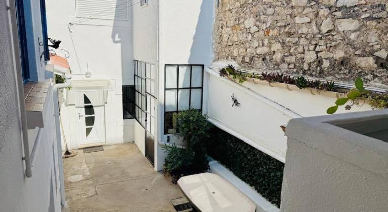 House with patio — photo 3